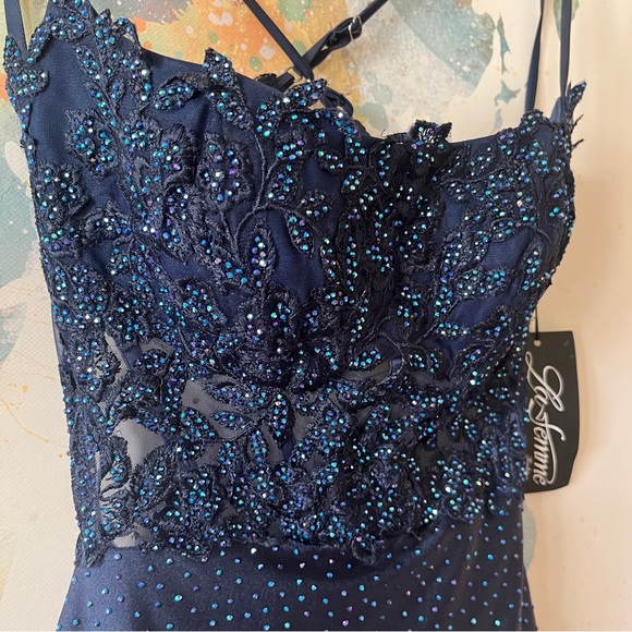 La Femme Trumpet Gown Size 2 Navy Blue 30728 Beaded Lace Crisscross Back NWT - Picture 4 of 12